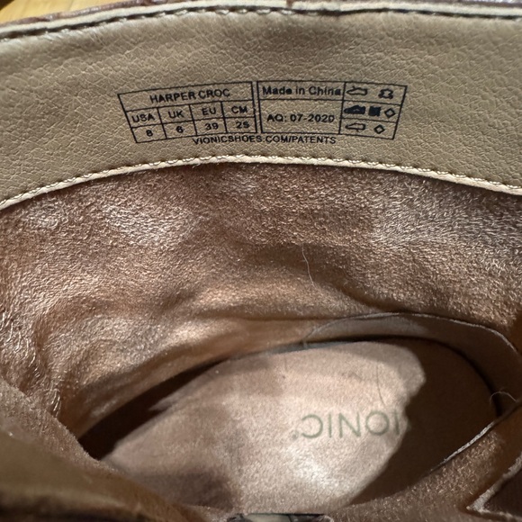 Vionic Tan Crocodile Pattern Heeled Boots - Picture 4 of 4